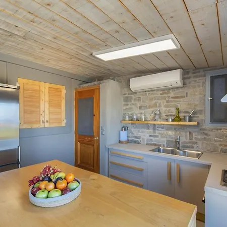Holiday home Vitamine Sea House Parasporos